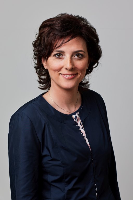 Hana_Dellemann.jpg Portrait der Generaldirektor-Stv. der Raaberbahn Dr. Hana Dellemann