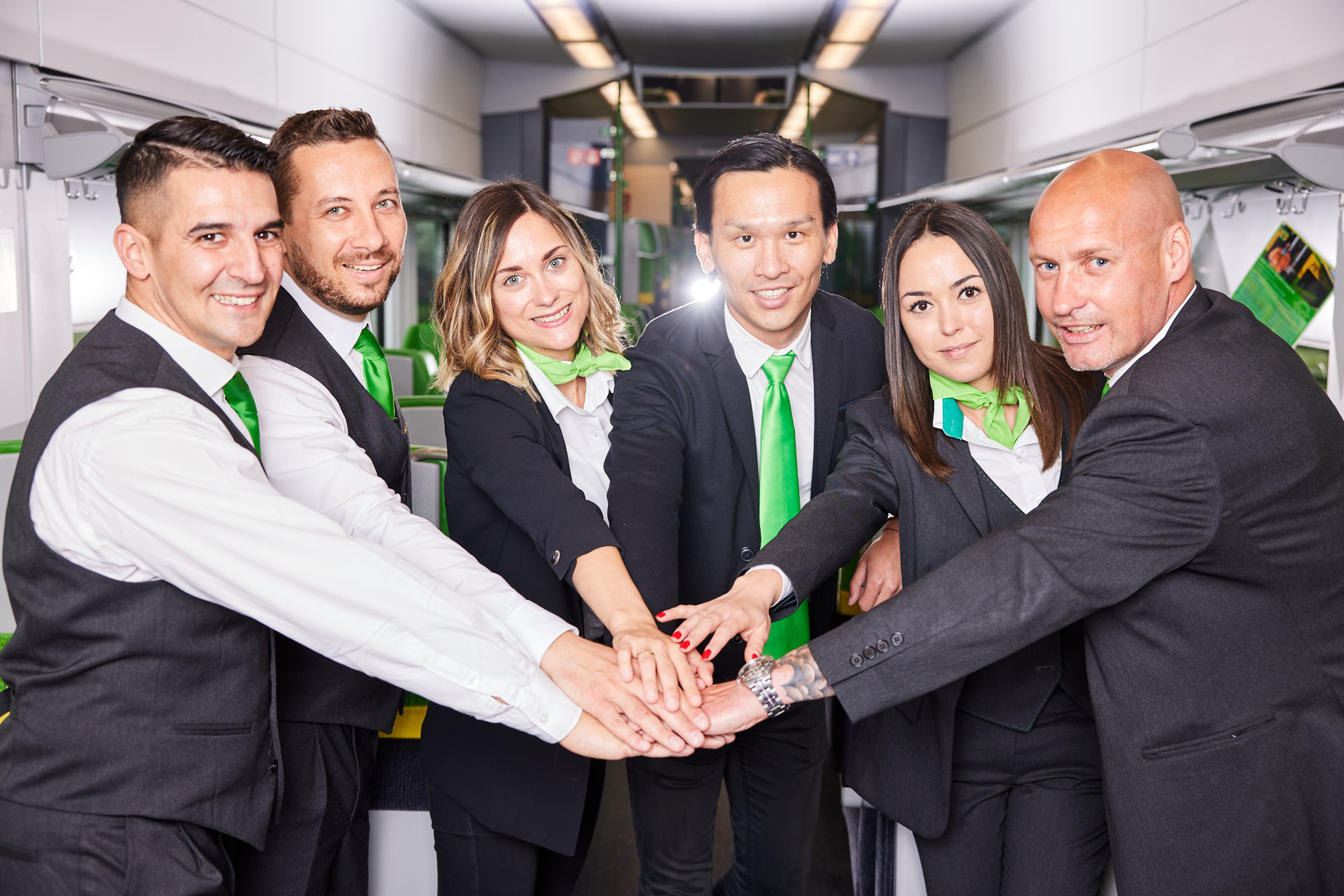 Foto_des_Teams_Personenverkehr_mit_Kolleg:innen_der_Raaberbahn